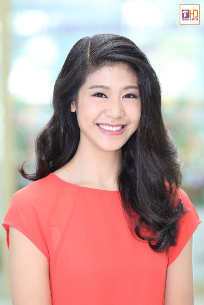 NHA-KHOA-DRHUNGHuỳnh Lý Đông Phương – nữ cơ trưởng Vietnam Airlines với nụ cười rạng rỡ.