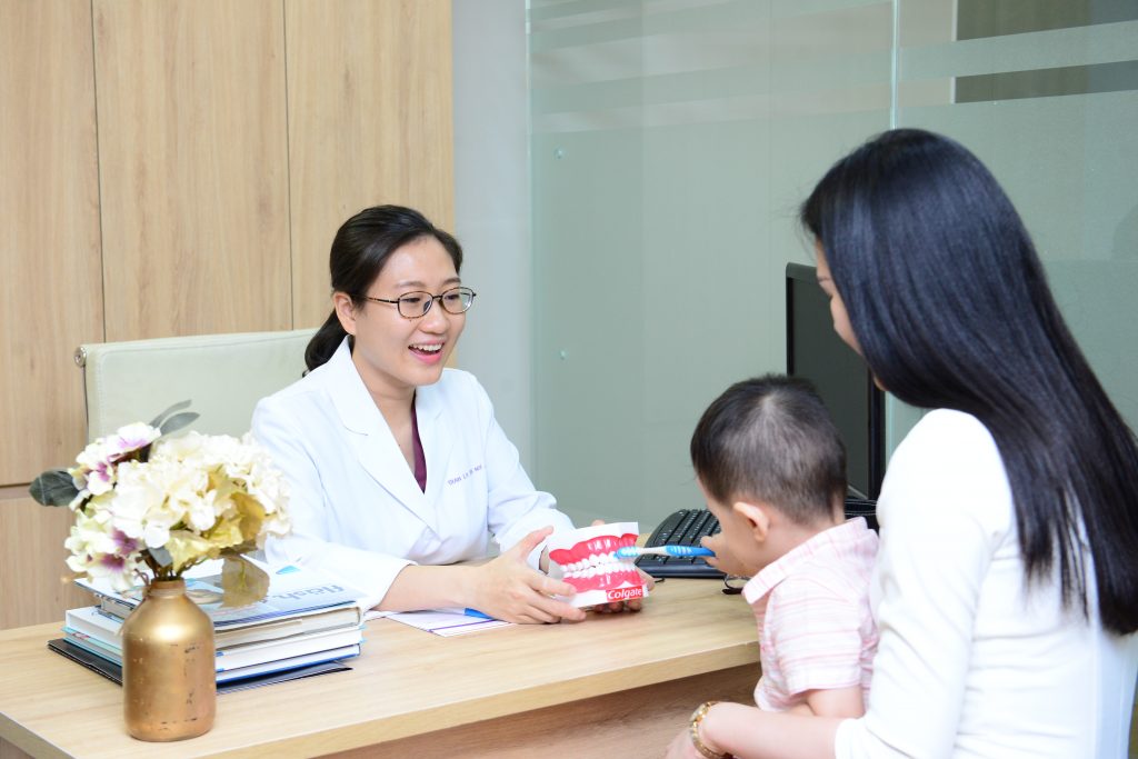 Khoa răng trẻ em tại nha khoa Dr Hùng & Cộng sự