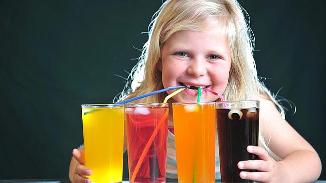 Cho trẻ uống quá nhiều nước ngọt