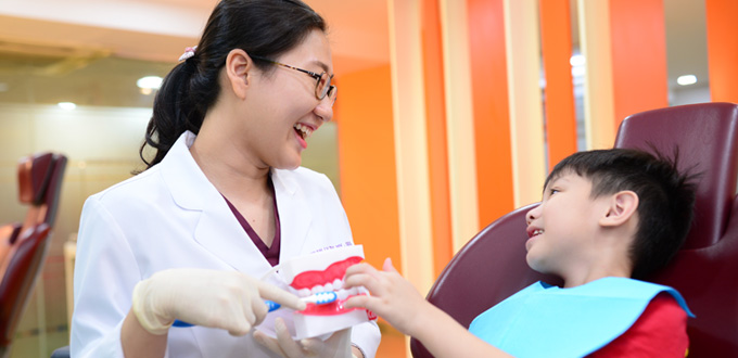 Chăm sóc răng trẻ em tại nha khoa Dr Hùng