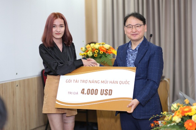 Gói tài trợ nâng mũi Hàn Quốc trị giá 4000 USD