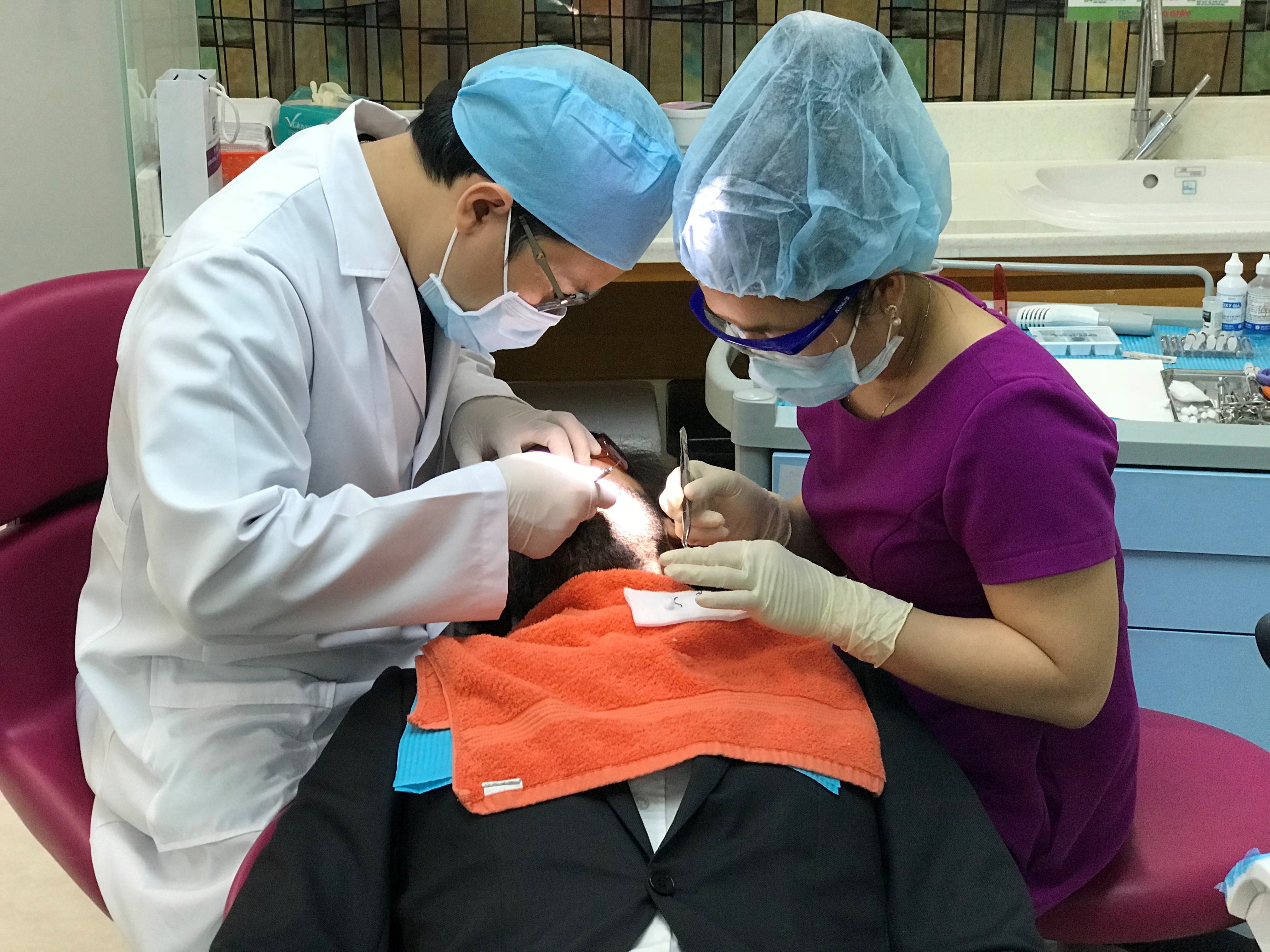 Quá trình điều trị răng tại nha khoa Dr Hùng